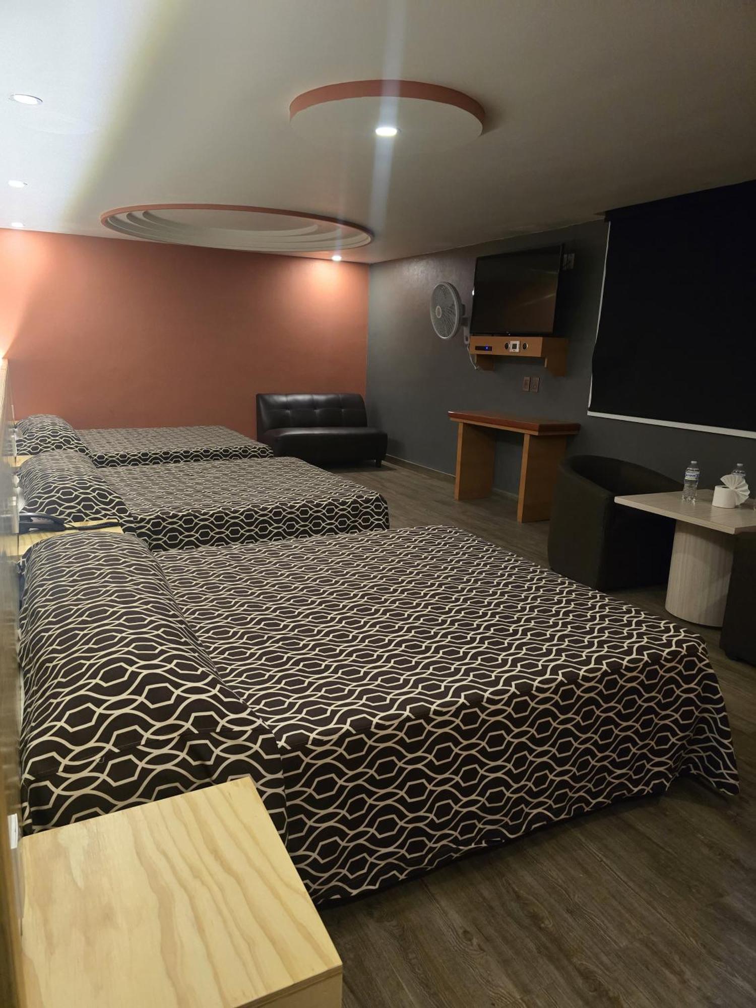 Hotel Y Villas Gran Via メキシコシティ エクステリア 写真