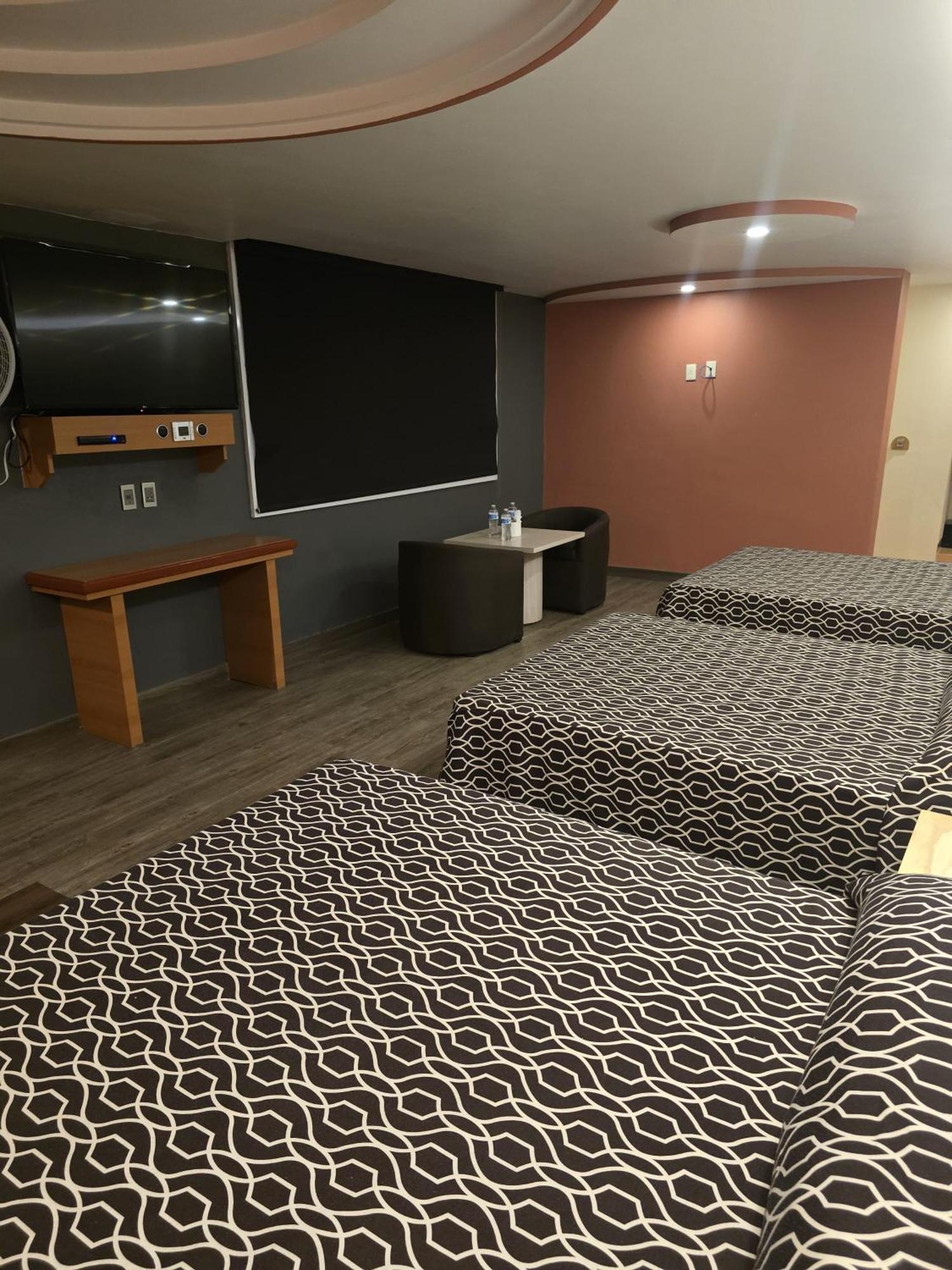 Hotel Y Villas Gran Via メキシコシティ エクステリア 写真