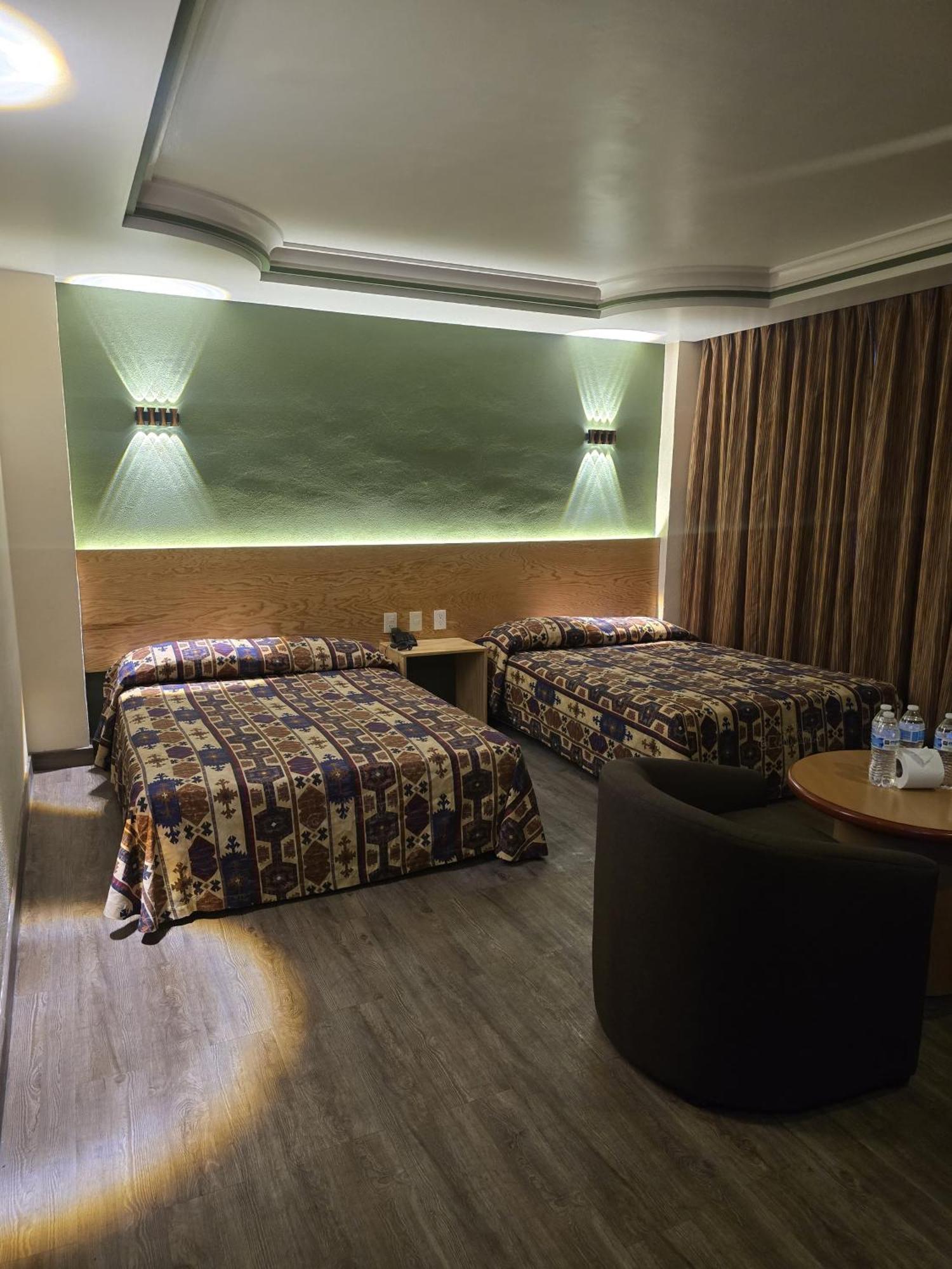 Hotel Y Villas Gran Via メキシコシティ エクステリア 写真
