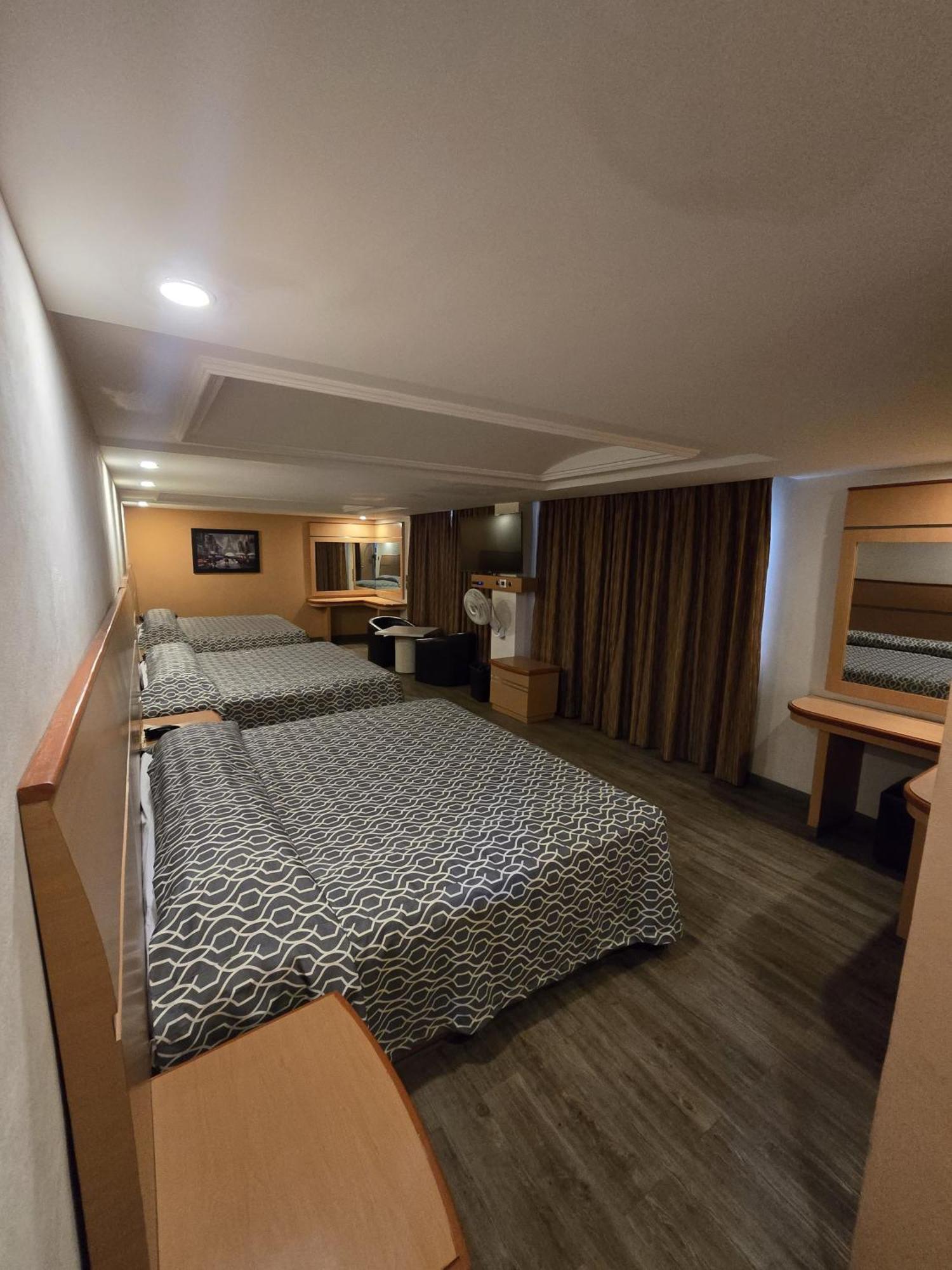 Hotel Y Villas Gran Via メキシコシティ エクステリア 写真