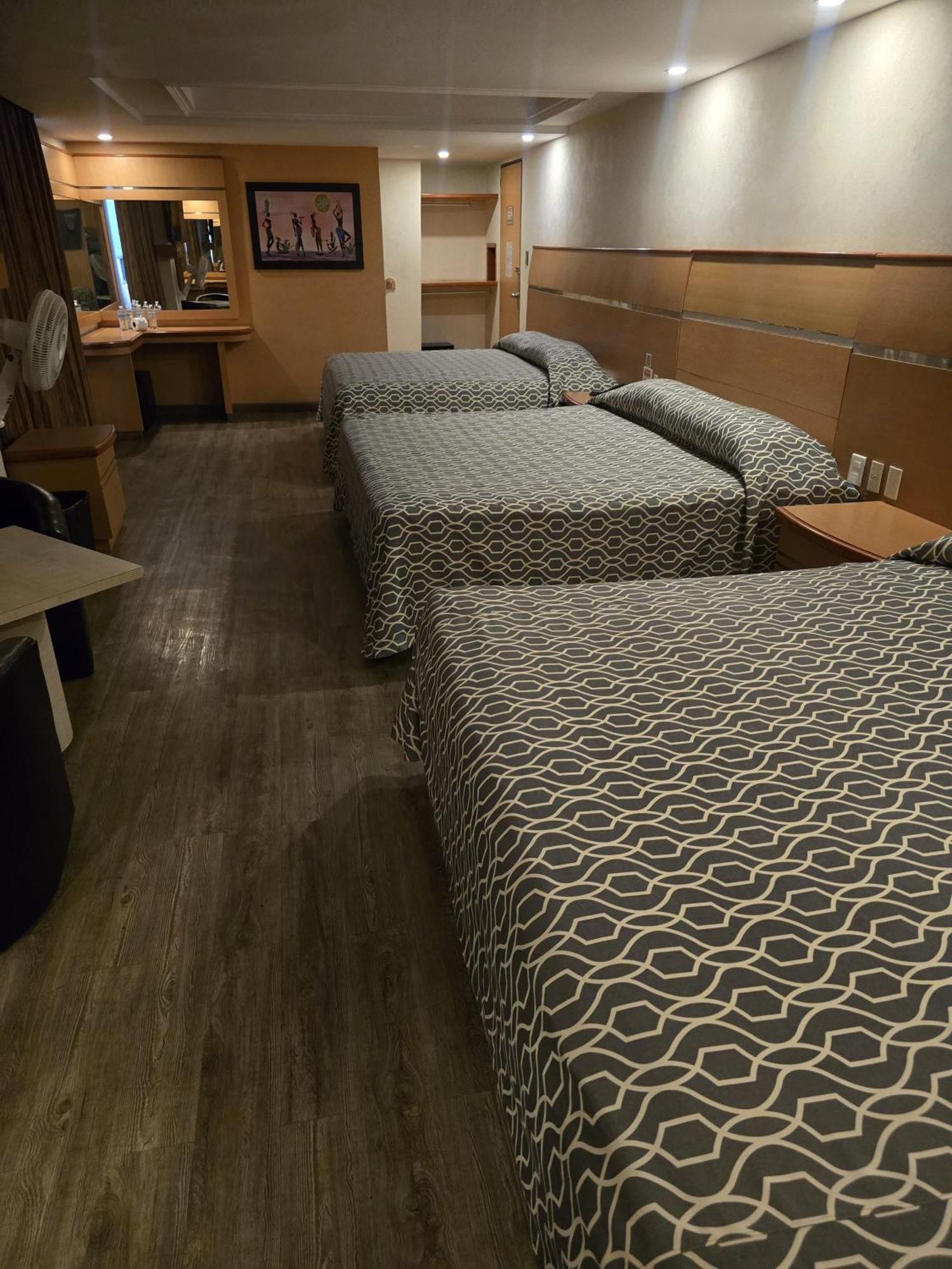 Hotel Y Villas Gran Via メキシコシティ エクステリア 写真