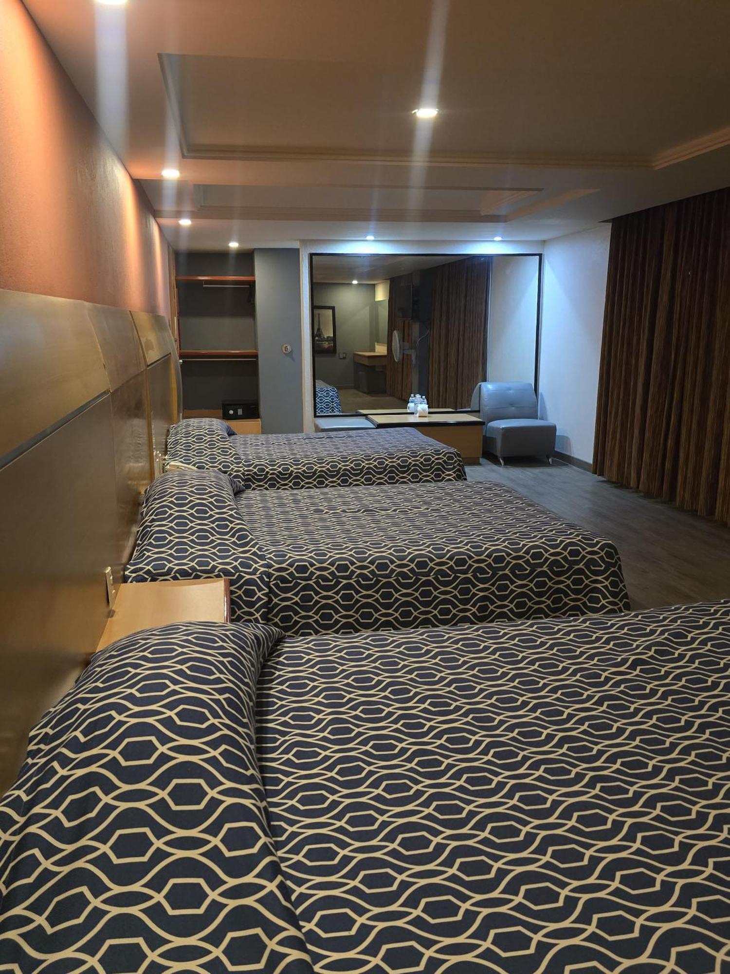 Hotel Y Villas Gran Via メキシコシティ エクステリア 写真