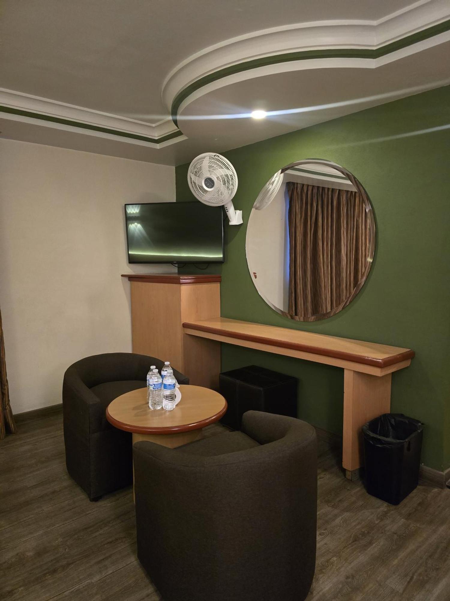 Hotel Y Villas Gran Via メキシコシティ エクステリア 写真