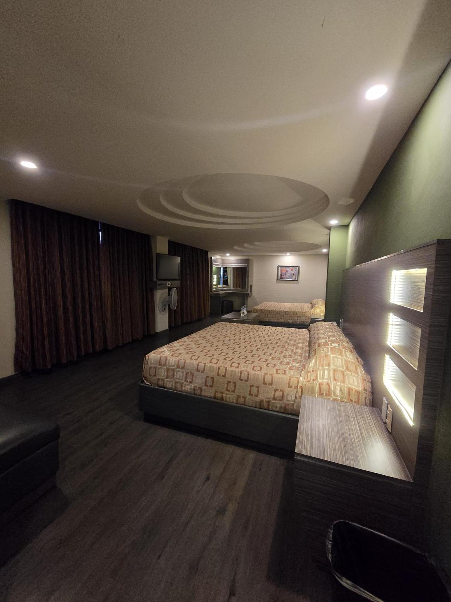 Hotel Y Villas Gran Via メキシコシティ エクステリア 写真