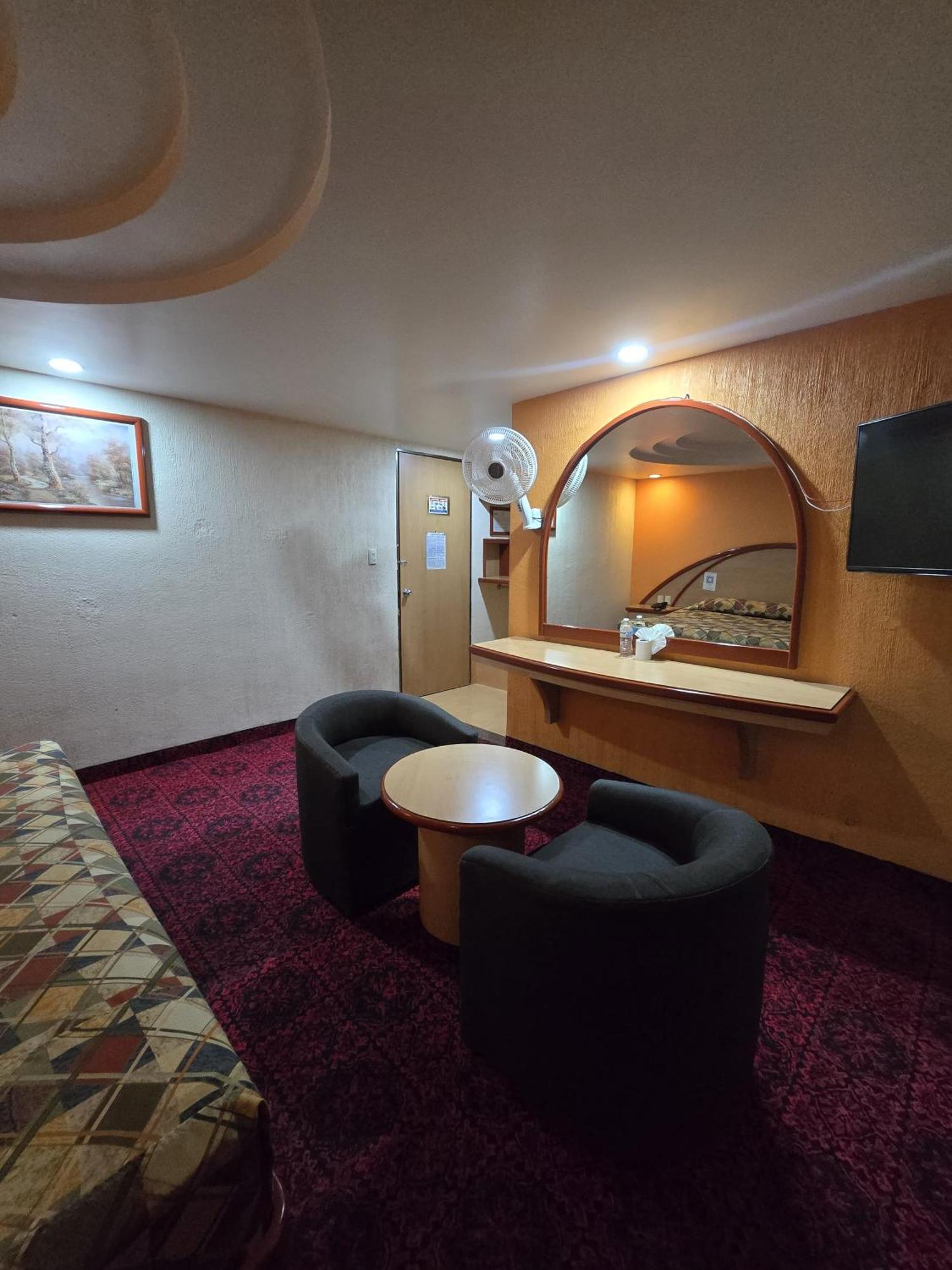 Hotel Y Villas Gran Via メキシコシティ エクステリア 写真