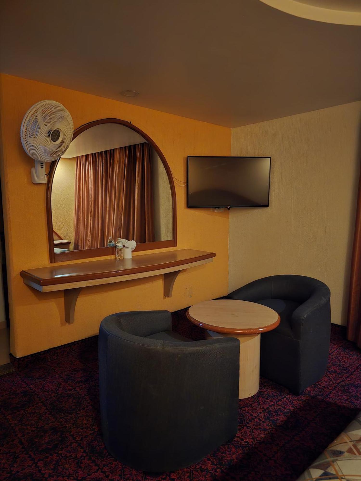 Hotel Y Villas Gran Via メキシコシティ エクステリア 写真