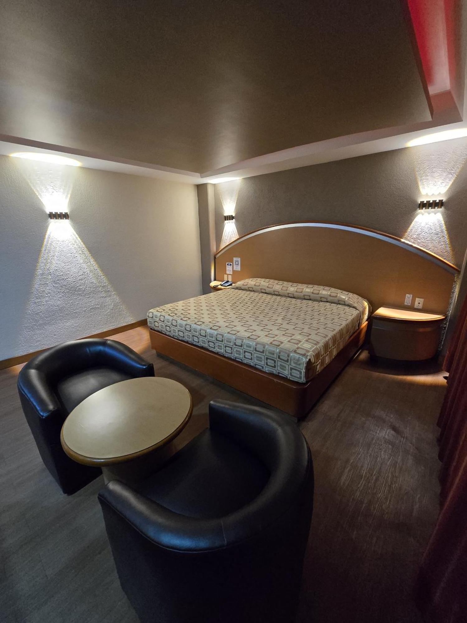 Hotel Y Villas Gran Via メキシコシティ エクステリア 写真