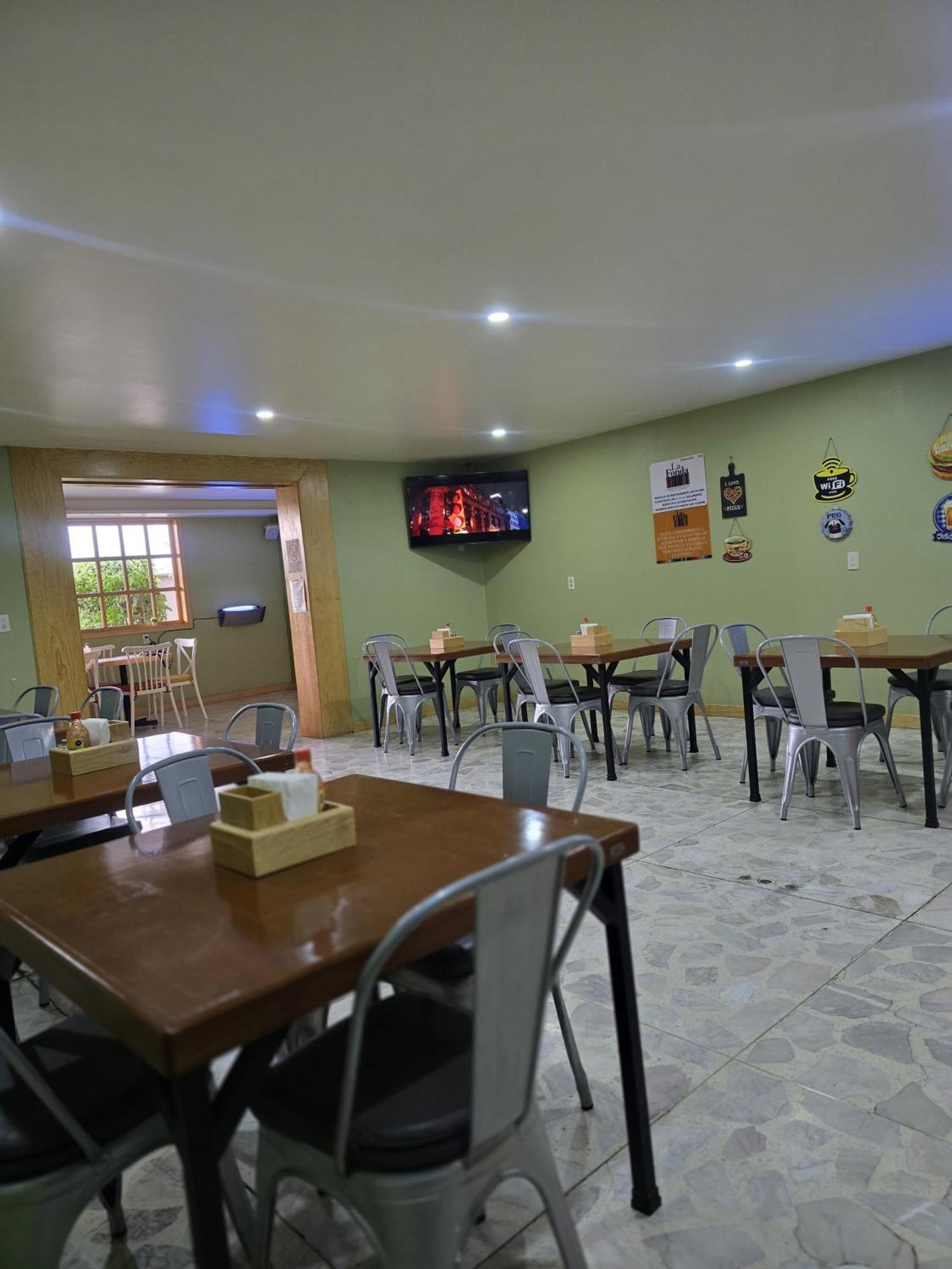 Hotel Y Villas Gran Via メキシコシティ エクステリア 写真